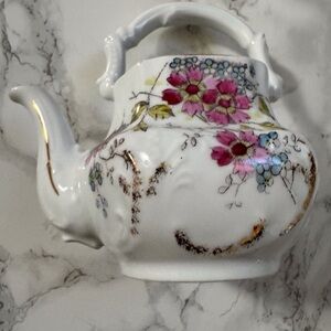 Vintage tea kettle porcelain tea pot . GUC